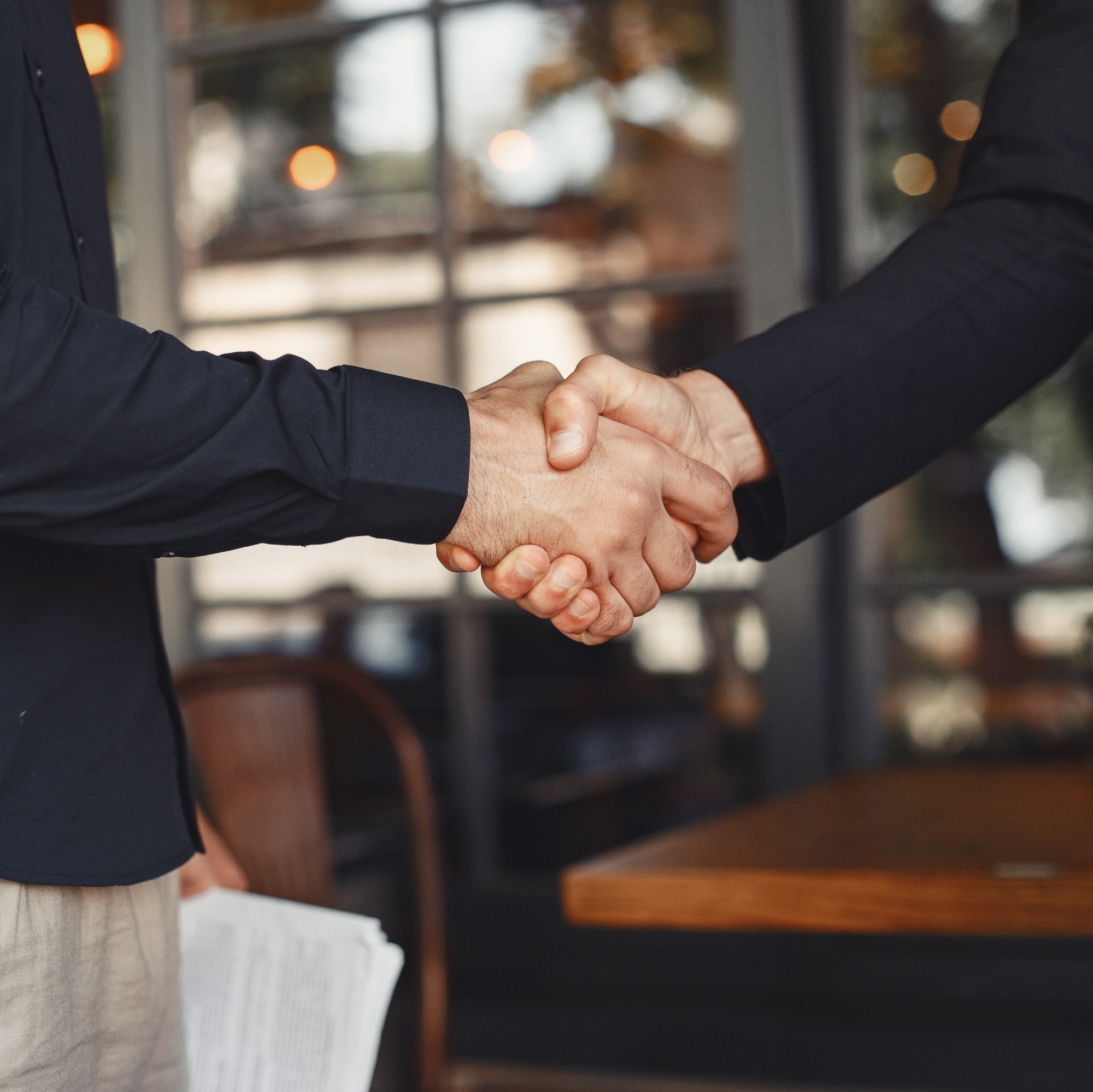 men-shake-hands_1